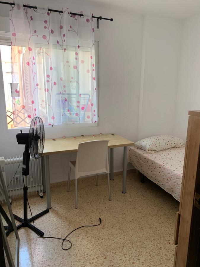 Habitación con cama individual, piso compartido en Avenida Blasco Ibáñez Valenza Esterno foto