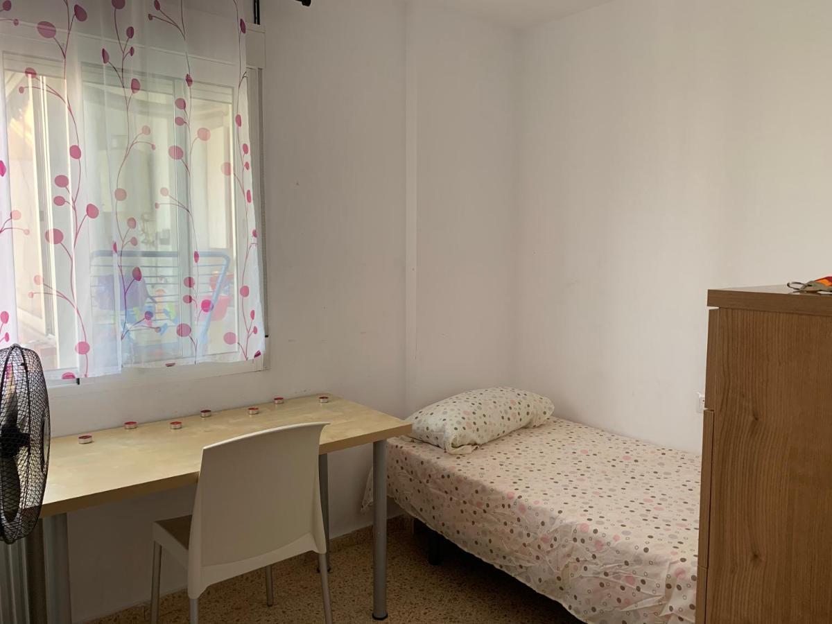 Habitación con cama individual, piso compartido en Avenida Blasco Ibáñez Valenza Esterno foto