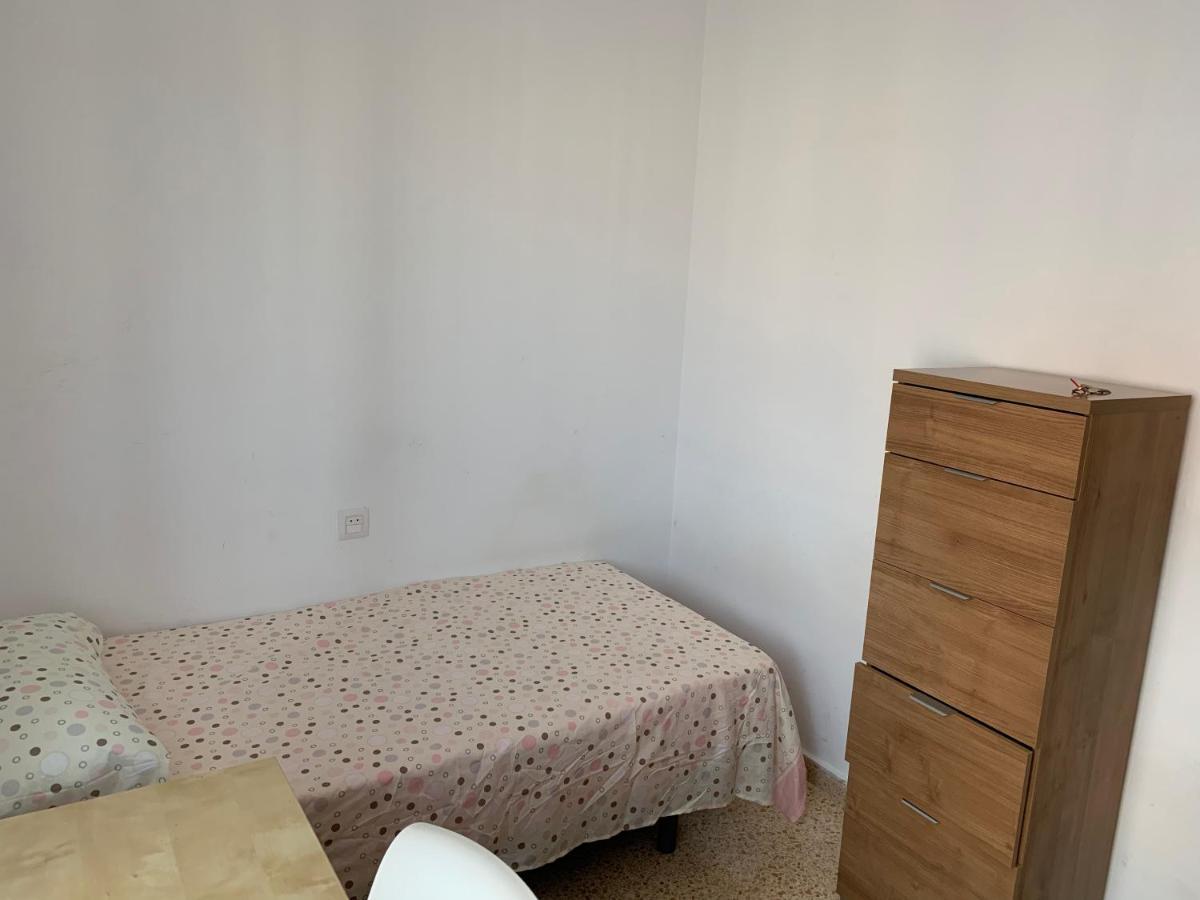Habitación con cama individual, piso compartido en Avenida Blasco Ibáñez Valenza Esterno foto