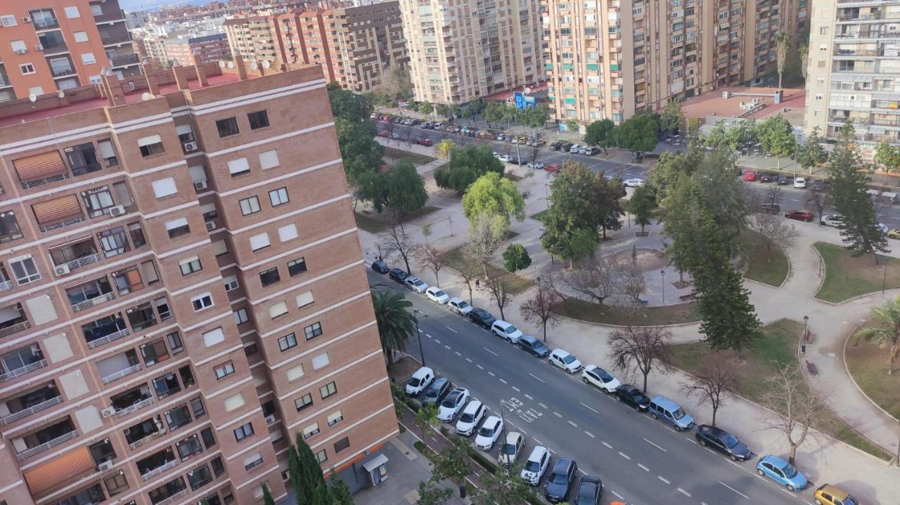 Habitación con cama individual, piso compartido en Avenida Blasco Ibáñez Valenza Esterno foto