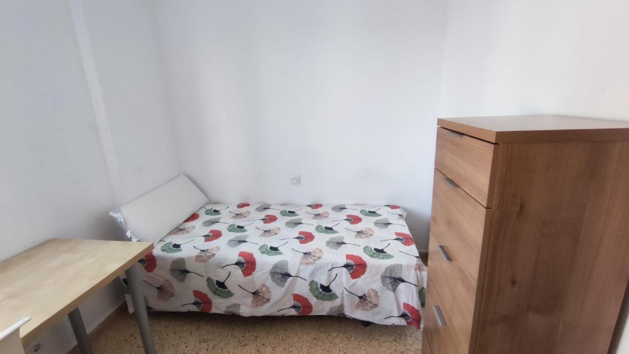 Habitación con cama individual, piso compartido en Avenida Blasco Ibáñez Valenza Esterno foto